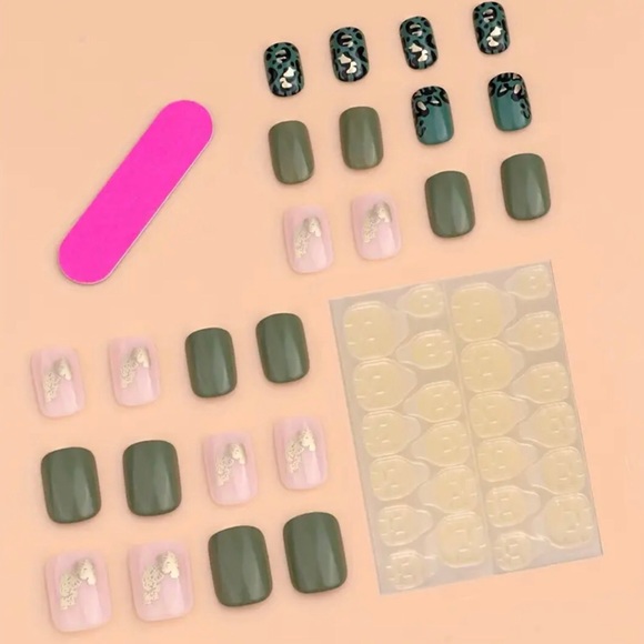 24PCS SHORT GREEN FAKE NAILS - Picture 3 of 5